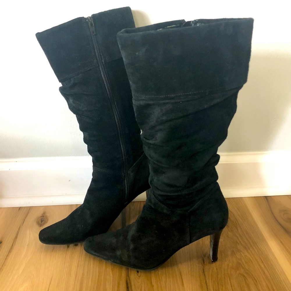 White Mountain Suede Boots sz 8
